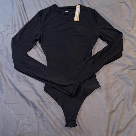 SKIMS Tops - SKIMS FITS EVERYBODY LONG SLEEVE CREWNECK BODYSUIT 'ONYX'